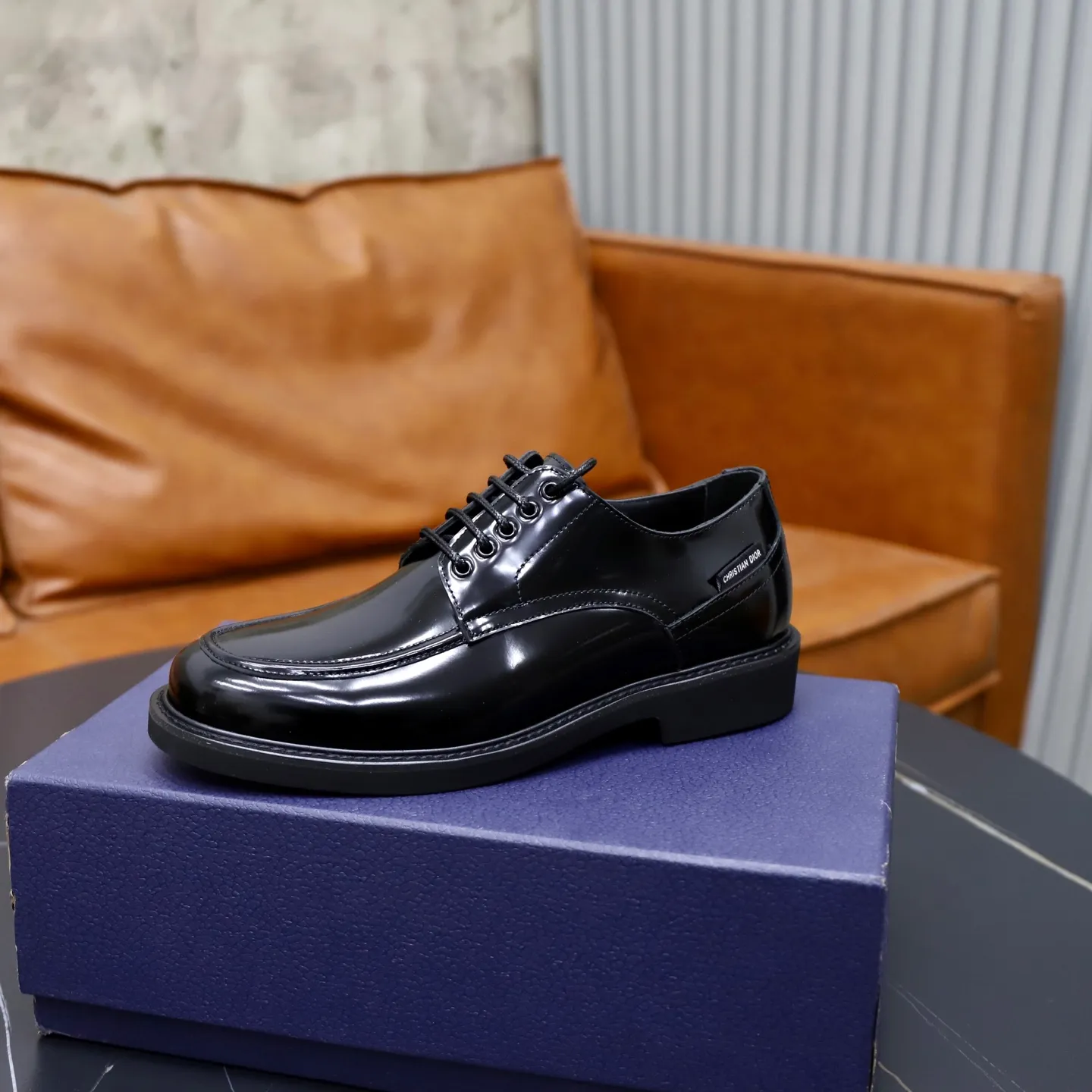 Factory price: 640💰Top original order Brand: Dior DIOR Standard code: Men's size 39-44 (38/45/can be customized) Grade: Same style as the official website Original order quality Material: Original cowhide Water-dyed cowhide lining Original distinguished outsole Style category: Men's fashionable casual leather shoes Distinguished big-name luxury elements top luxury Color: Color of the actual picture